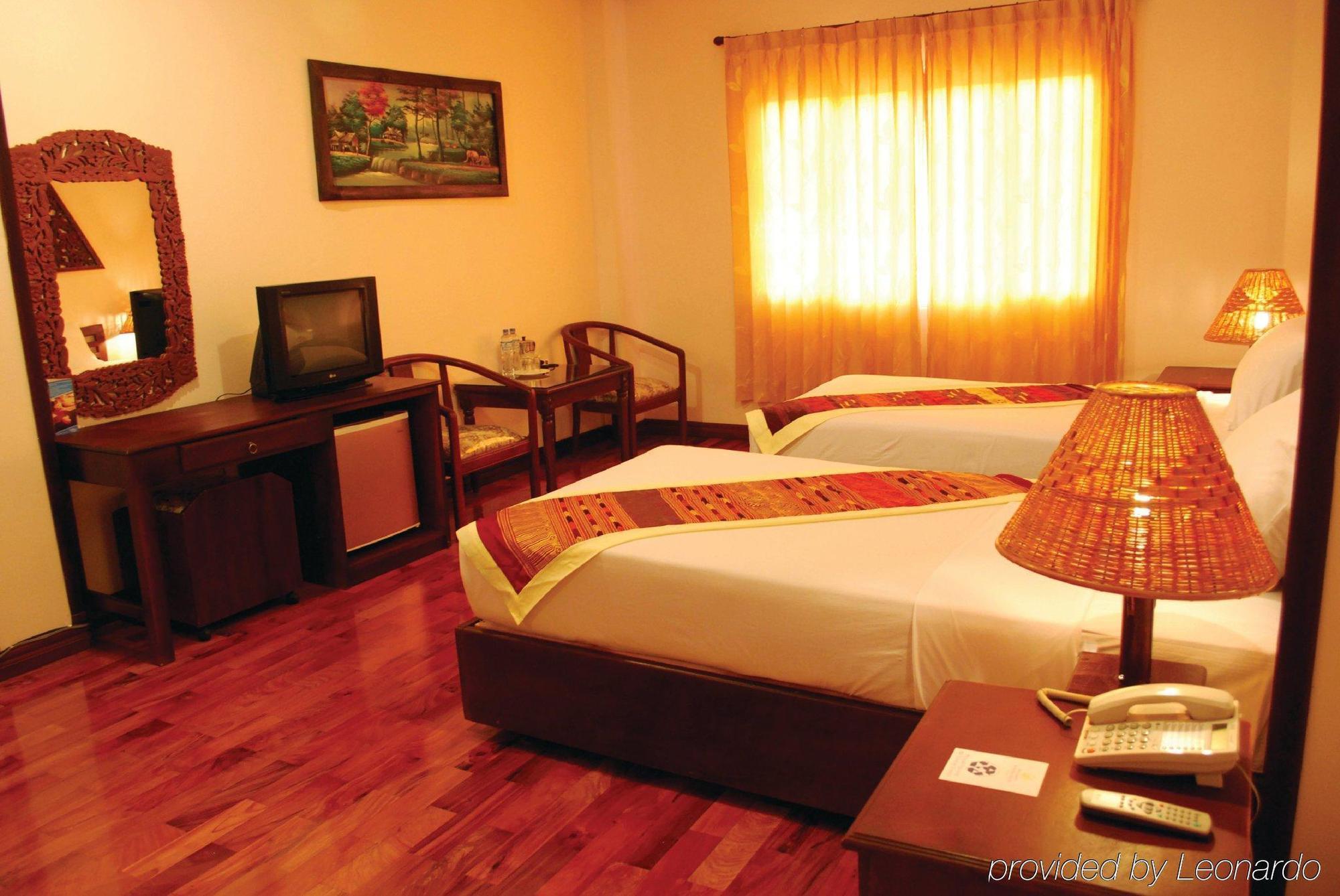 Sengtawan Riverside Hotel Вьентьян Номер фото