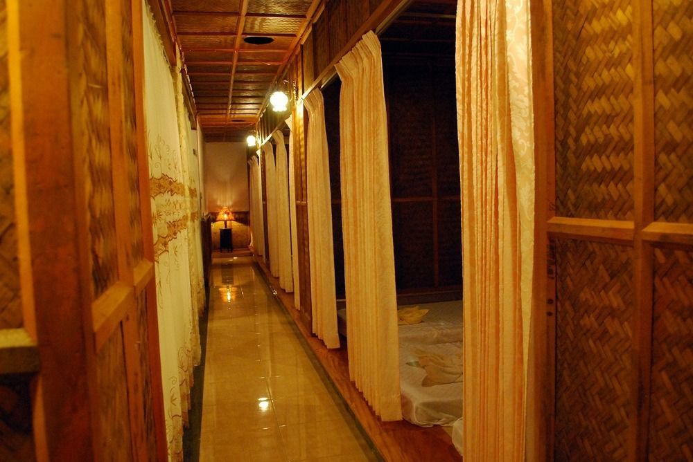 Sengtawan Riverside Hotel Вьентьян Интерьер фото