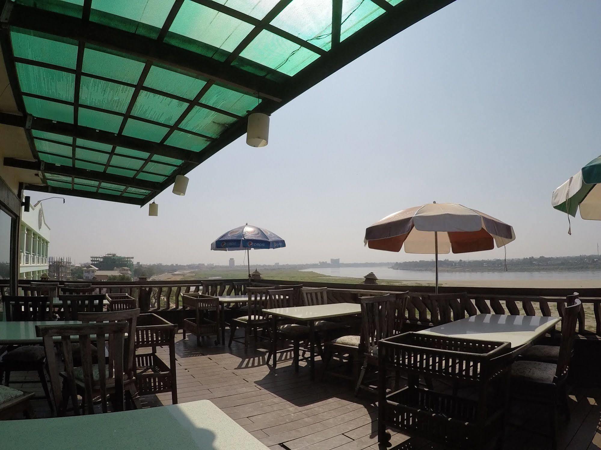 Sengtawan Riverside Hotel Вьентьян Экстерьер фото