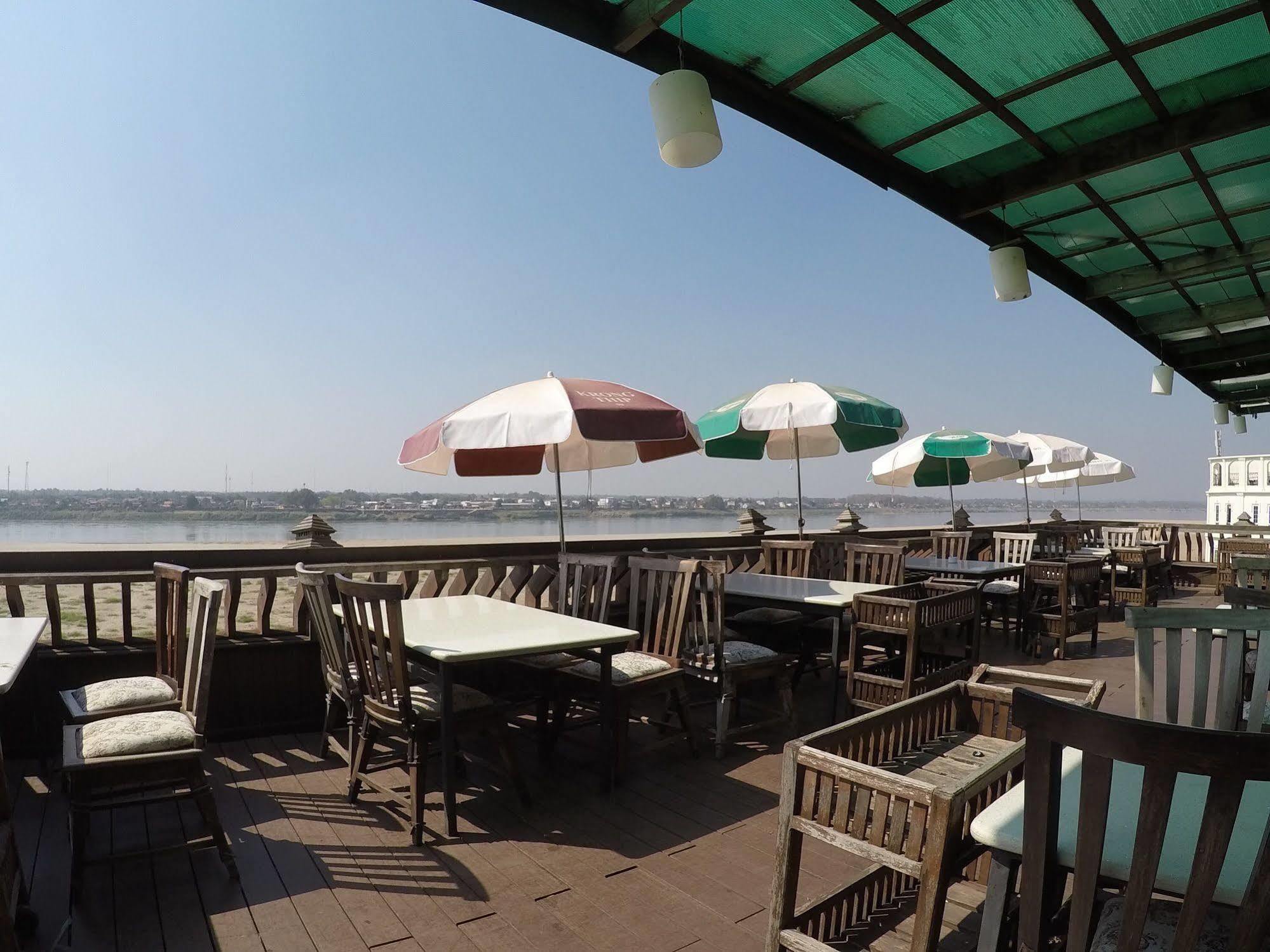 Sengtawan Riverside Hotel Вьентьян Экстерьер фото