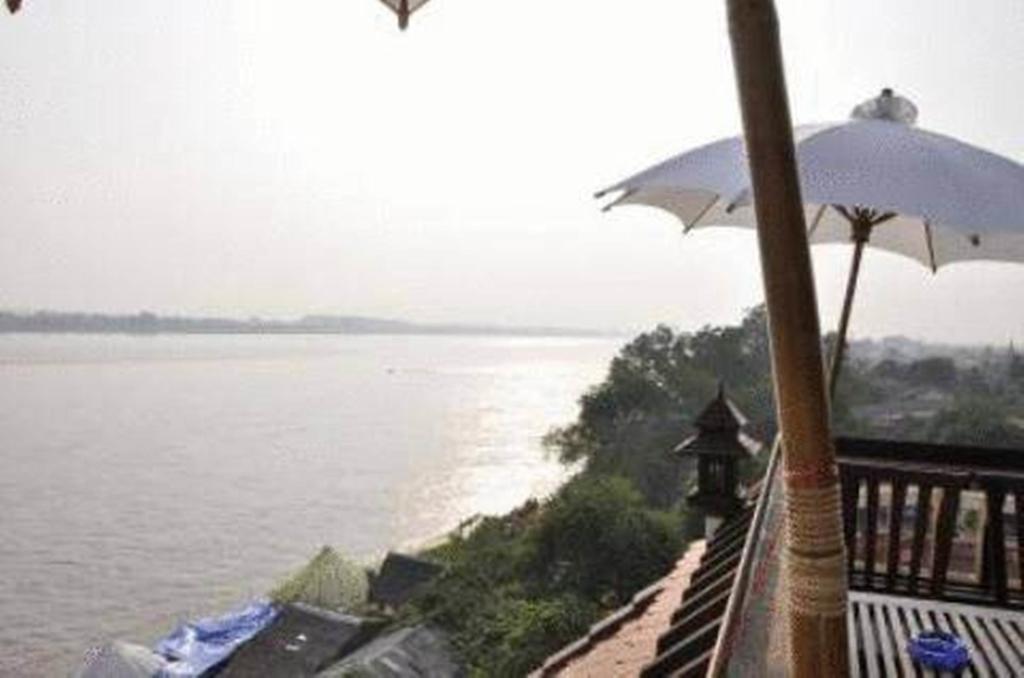Sengtawan Riverside Hotel Вьентьян Экстерьер фото