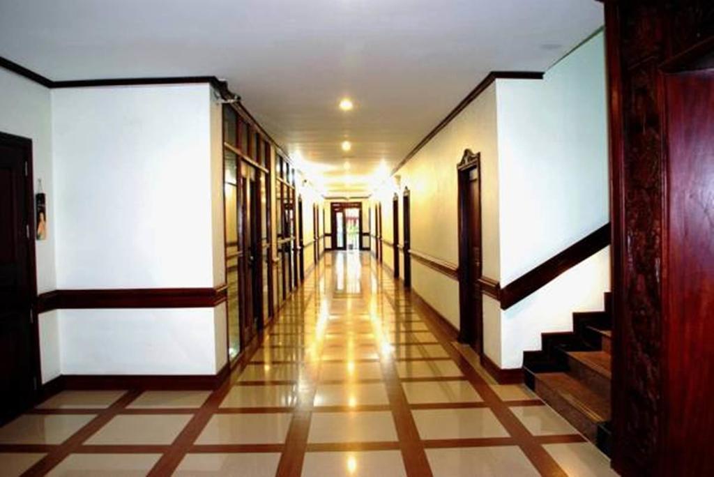 Sengtawan Riverside Hotel Вьентьян Интерьер фото