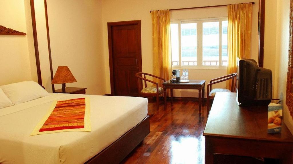 Sengtawan Riverside Hotel Вьентьян Номер фото